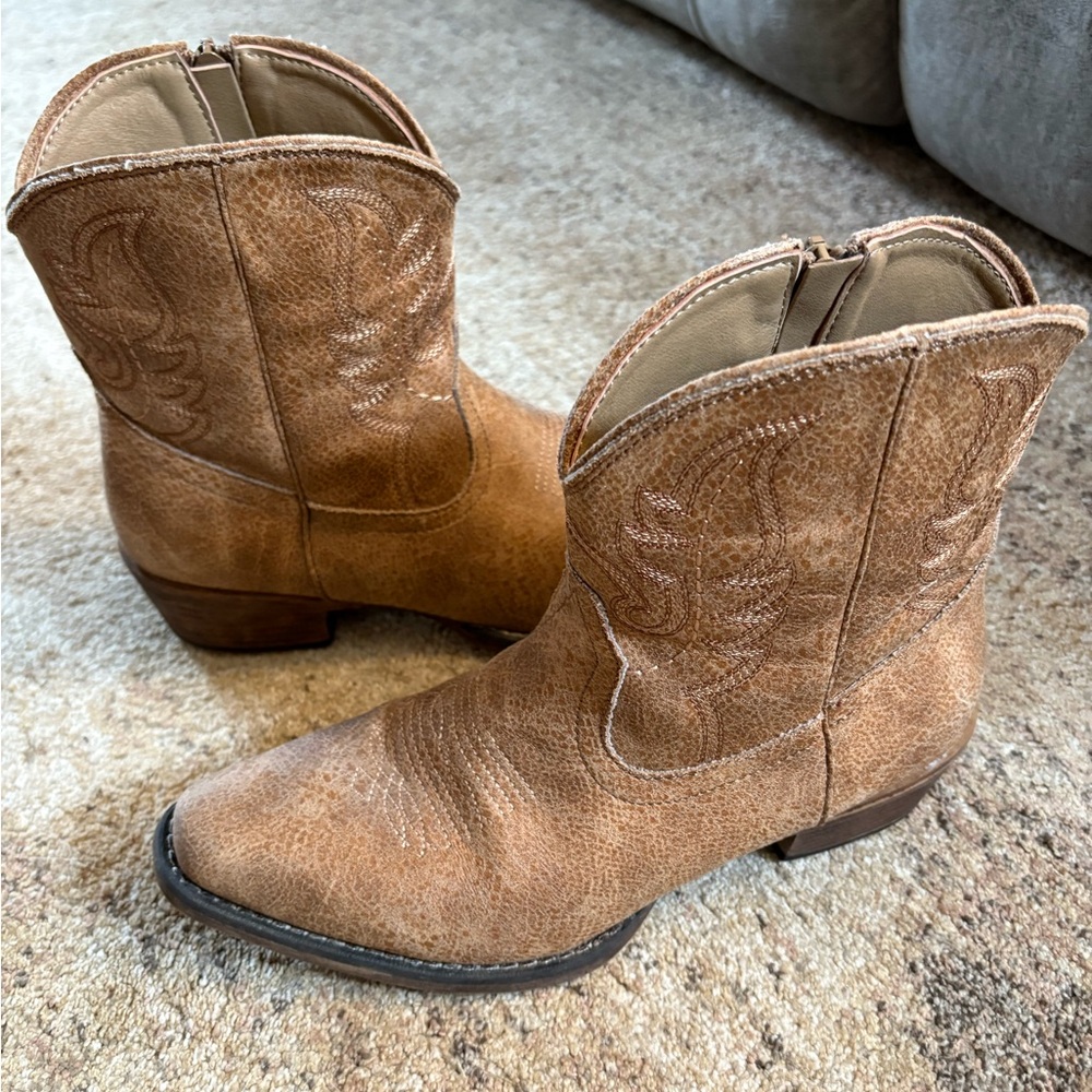 Short Cowgirl Boots